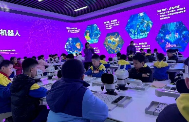 沧州运河区科技馆打造人工智能教育新样板：携手50余校开展AI研学，元萝卜成亮点(图3)